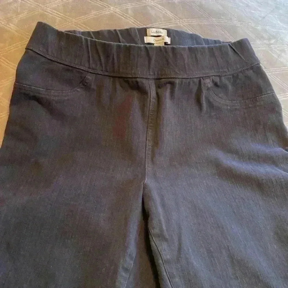 L.L. Bean Classic Fit Woman’s Black Denim Pull On Jeans.  Size 16. - Picture 2 of 10